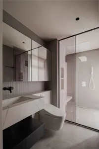 A modern minimalist bathroom featuring marble finishes and contemporary design elements.