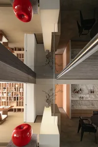 A modern living room with marble elements and a minimalist design.