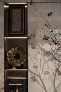 Modern interior design featuring a decorative glass pane with intricate gold patterns.