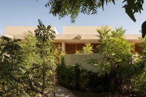 A modern residential courtyard with concrete and wooden elements.