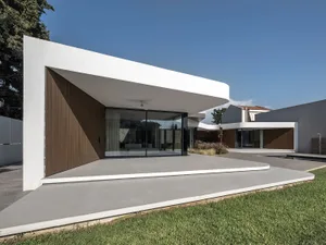 Modern house with a minimalist design featuring concrete and glass materials.