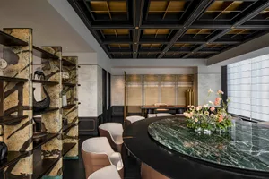 Modern restaurant bar with a combination of marble, concrete, and metallic materials.
