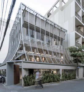 A modern office building with glass, metal, and concrete materials, depicted in a floor plan.