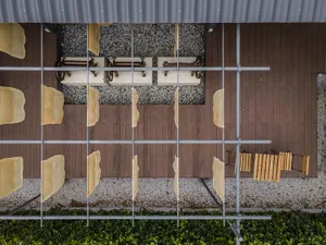 A modern urban plaza with wooden elements