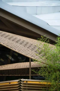 Metallic roof structure