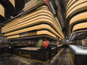 A modern restaurant interior with marble and wood finishes, featuring弧形天花板和明亮的灯光。