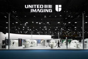 A display at a trade show featuring United Imaging's medical imaging equipment.