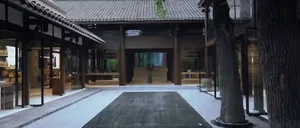 傳統日式度假村，採用木質建築與內部庭院