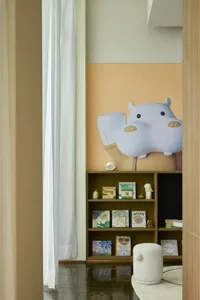 A modern children's room with an acrylic animal sculpture and wooden shelves.