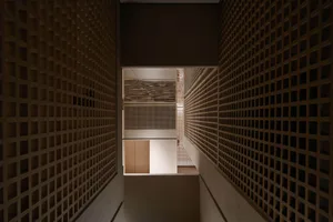現代室內空間，展現木質格柵結構