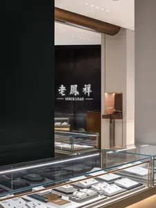 A jewelry store display case featuring glass shelves.
