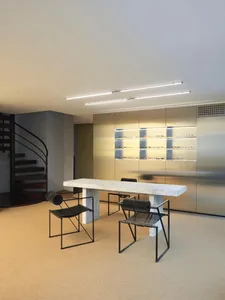 Modern eyewear store showcasing marble, concrete, and metallic finishes for a contemporary design aesthetic.