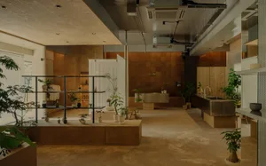 極簡店面搭配混凝土飾面