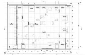 零售店內部配置展示櫃台、試衣間與鏡面。