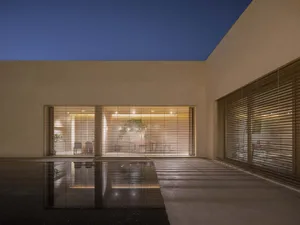Interior design featuring concrete walls and sleek, contemporary furniture in a modern living room.