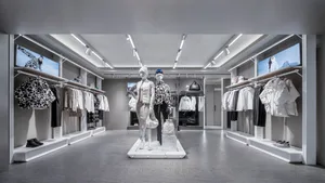 極簡零售店展示冬季時尚系列