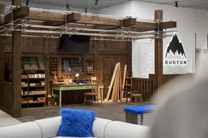 Workshop with wooden structures and tools, featuring industrial design.
