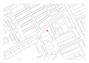 以黑色線條標示街道與建築的簡化城市地圖，紅點標記特定位置。