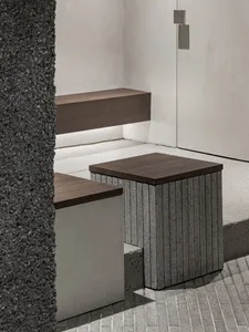 現代極簡室內設計，搭配混凝土家具，呈現俐落當代風格。