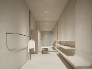 極簡店面採用中性色調表面與鏡面元素。