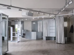 Modern office space featuring metal and cloth materials