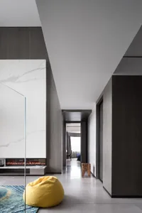 Interior design of a modern apartment featuring marble and wood materials.