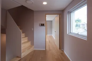 Modern indoor staircase made of wood and designed for residential purposes.