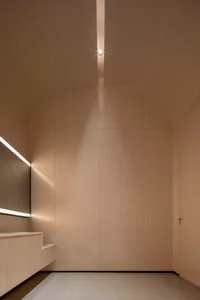 Modern bathroom with glass walls