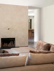 Modern minimalist living room featuring concrete profiles for contemporary and stylish interior design.