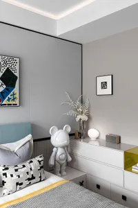 Minimalist bedroom featuring a cotton bed, glass vase, and wooden furniture.
