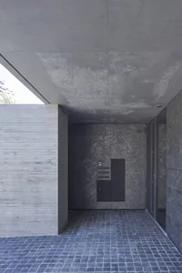 Concrete entryway with minimalist design