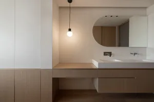 Modern bathroom featuring minimalist design with laminate and ceramic finishes