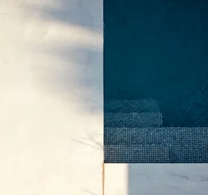 Modern interior design featuring tiles and concrete elements.