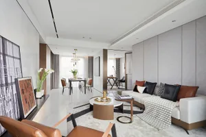 Modern living room featuring leather, fabric, and metal materials.