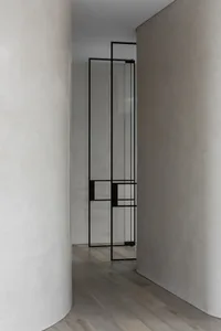 現代極簡室內設計，展現混凝土牆面與地板。