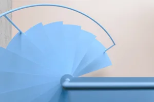 藍色金屬螺旋梯附扶手
