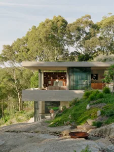 A minimalist residential home featuring concrete and glass materials.