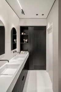Modern bathroom with black and white accents, including a floating vanity with double sinks, black metal hardware, and a larg