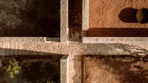 A stone floor plan with a cross-shaped layout and natural light, designed for aesthetic and functional purposes.