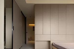 Modern bedroom with minimalist design, featuring wood paneling and a sleek, contemporary style.