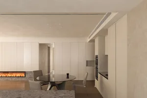 現代住宅廚房採用簡約設計與淺色系材質。
