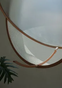 現代建築設計，採用透明玻璃窗