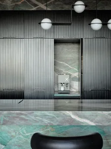 A minimalist coffee shop interior featuring a marble counter and modern design elements.