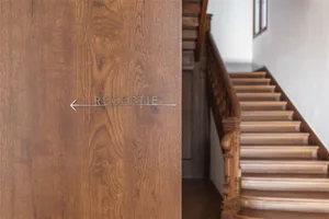 A wooden door with the sign 'Receptie' leading to an entrance area.