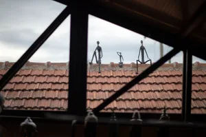 Modern roof statues decorated with clay tiles in a contemporary setting.