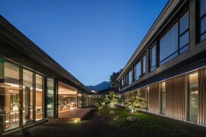 現代室內外設計，採用木質與水泥材質。