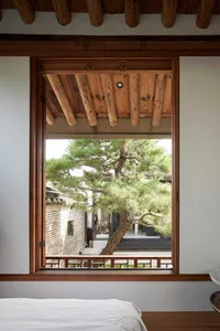 Traditional minimalist interior featuring wooden sliding doors with a view of the garden.