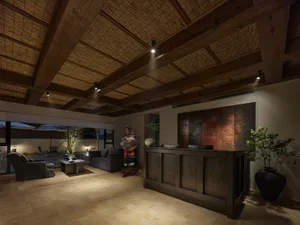 Modern lobby featuring a combination of textile and wooden materials, with a textured plaster ceiling.