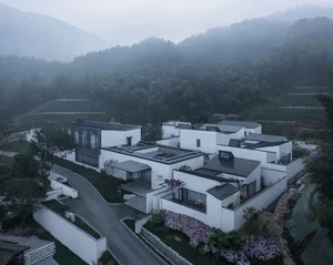 現代住宅建築搭配玻璃外觀