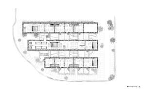 多層建築平面圖，展示多個房間與空間配置。